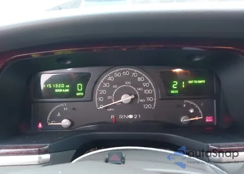 2005 Lincoln Town Car Signature from USA, damaged, VIN 1LNHM81W35Y640684